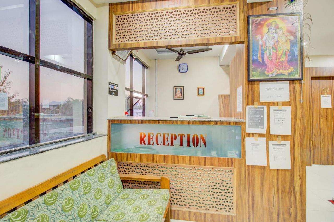 Oyo 81625 Hotel Radhika Manmad Kültér fotó
